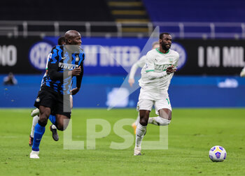 2021-04-07 - Romelu Lukaku of FC Internazionale and Pedro Obiang of US Sassuolo in action during the Serie A 2020/21 football match between FC Internazionale vs US Sassuolo at the San Siro Stadium, Milan, Italy on April 07, 2021 - Photo FCI / Fabrizio Carabelli - INTER - FC INTERNAZIONALE VS US SASSUOLO - ITALIAN SERIE A - SOCCER