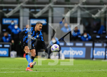 2021-04-07 - Alexis Sanchez of FC Internazionale in action during the Serie A 2020/21 football match between FC Internazionale vs US Sassuolo at the San Siro Stadium, Milan, Italy on April 07, 2021 - Photo FCI / Fabrizio Carabelli - INTER - FC INTERNAZIONALE VS US SASSUOLO - ITALIAN SERIE A - SOCCER
