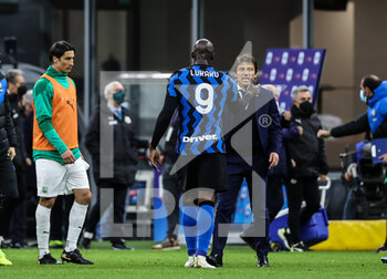 2021-04-07 - Romelu Lukaku of FC Internazionale and Head Coach of FC Internazionale Antonio Conte celebrate the victory during the Serie A 2020/21 football match between FC Internazionale vs US Sassuolo at the San Siro Stadium, Milan, Italy on April 07, 2021 - Photo FCI / Fabrizio Carabelli - INTER - FC INTERNAZIONALE VS US SASSUOLO - ITALIAN SERIE A - SOCCER