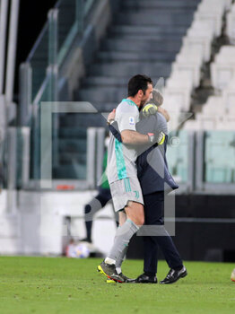 2021-04-07 - Gianluigi Buffon (Juventus FC) and Andrea Pirlo celebrates tha victory - JUVENTUS FC VS SSC NAPOLI - ITALIAN SERIE A - SOCCER