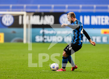 2021-04-11 - Christian Eriksen of FC Internazionale in action during the Serie A 2020/21 football match between FC Internazionale vs Cagliari Calcio at the Giuseppe Meazza Stadium, Milan, Italy on April 11, 2021 - Photo FCI / Fabrizio Carabelli - INTER - FC INTERNAZIONALE VS CAGLIARI CALCIO - ITALIAN SERIE A - SOCCER
