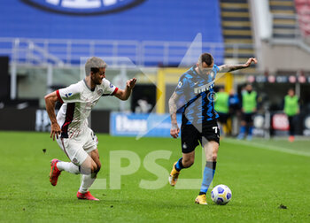2021-04-11 - Marcelo Brozovic of FC Internazionale fights for the ball against Daniele Rugani of Cagliari Calcio during the Serie A 2020/21 football match between FC Internazionale vs Cagliari Calcio at the Giuseppe Meazza Stadium, Milan, Italy on April 11, 2021 - Photo FCI / Fabrizio Carabelli - INTER - FC INTERNAZIONALE VS CAGLIARI CALCIO - ITALIAN SERIE A - SOCCER