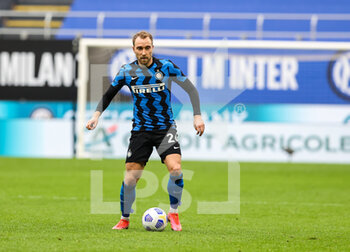 2021-04-11 - Christian Eriksen of FC Internazionale in action during the Serie A 2020/21 football match between FC Internazionale vs Cagliari Calcio at the Giuseppe Meazza Stadium, Milan, Italy on April 11, 2021 - Photo FCI / Fabrizio Carabelli - INTER - FC INTERNAZIONALE VS CAGLIARI CALCIO - ITALIAN SERIE A - SOCCER