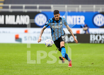 2021-04-11 - Alessandro Bastoni of FC Internazionale in action during the Serie A 2020/21 football match between FC Internazionale vs Cagliari Calcio at the Giuseppe Meazza Stadium, Milan, Italy on April 11, 2021 - Photo FCI / Fabrizio Carabelli - INTER - FC INTERNAZIONALE VS CAGLIARI CALCIO - ITALIAN SERIE A - SOCCER