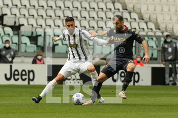 2021-04-11 - Goran Pandev (Genoa AFC) vs Rodrigo Bentancur (Juventus FC) - JUVENTUS FC VS GENOA CFC - ITALIAN SERIE A - SOCCER