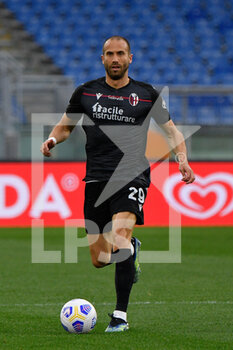 2021-04-11 - Lorenzo De Silvestri of Bologna FC seen in action during the Italian Football Championship League A 2020/2021 match between AS Roma vs Bologna FC at the Olimpic Stadium in Rome. - AS ROMA VS BOLOGNA FC - ITALIAN SERIE A - SOCCER