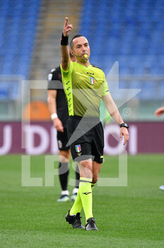 2021-04-11 - Marco Guida referee seen in action during the Italian Football Championship League A 2020/2021 match between AS Roma vs Bologna FC at the Olimpic Stadium in Rome. - AS ROMA VS BOLOGNA FC - ITALIAN SERIE A - SOCCER