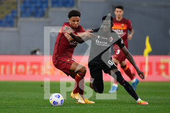2021-04-11 - Musa Barrow of Bologna FC and Bryan Reynolds of AS Roma seen in action during the Italian Football Championship League A 2020/2021 match between AS Roma vs Bologna FC at the Olimpic Stadium in Rome. - AS ROMA VS BOLOGNA FC - ITALIAN SERIE A - SOCCER