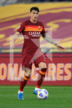 2021-04-11 - Roger Ibanez of AS Roma seen in action during the Italian Football Championship League A 2020/2021 match between AS Roma vs Bologna FC at the Olimpic Stadium in Rome. - AS ROMA VS BOLOGNA FC - ITALIAN SERIE A - SOCCER