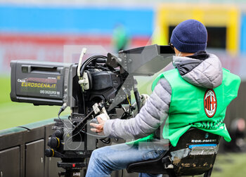 2021-04-18 - Cameramen television during the Serie A 2020/21 football match between AC Milan vs Genoa CFC at the Giuseppe Meazza Stadium, Milan, Italy on April 18, 2021 - Photo FCI / Fabrizio Carabelli - AC MILAN VS GENOA CFC - ITALIAN SERIE A - SOCCER