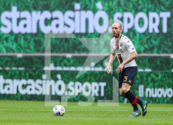 2021-04-18 - Andrea Masiello of Genoa CFC in action during the Serie A 2020/21 football match between AC Milan vs Genoa CFC at the Giuseppe Meazza Stadium, Milan, Italy on April 18, 2021 - Photo FCI / Fabrizio Carabelli - AC MILAN VS GENOA CFC - ITALIAN SERIE A - SOCCER