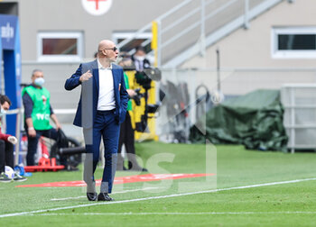 2021-04-18 - Head Coach of Genoa CFC Davide Ballardini reacts from the bench during the Serie A 2020/21 football match between AC Milan vs Genoa CFC at the Giuseppe Meazza Stadium, Milan, Italy on April 18, 2021 - Photo FCI / Fabrizio Carabelli - AC MILAN VS GENOA CFC - ITALIAN SERIE A - SOCCER