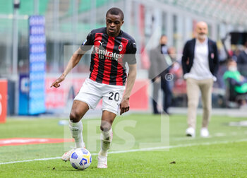 2021-04-18 - Pierre Kalulu of AC Milan in action during the Serie A 2020/21 football match between AC Milan vs Genoa CFC at the Giuseppe Meazza Stadium, Milan, Italy on April 18, 2021 - Photo FCI / Fabrizio Carabelli - AC MILAN VS GENOA CFC - ITALIAN SERIE A - SOCCER