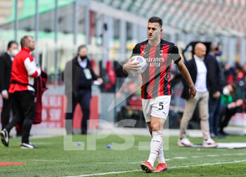 2021-04-18 - Diogo Dalot of AC Milan during the Serie A 2020/21 football match between AC Milan vs Genoa CFC at the Giuseppe Meazza Stadium, Milan, Italy on April 18, 2021 - Photo FCI / Fabrizio Carabelli - AC MILAN VS GENOA CFC - ITALIAN SERIE A - SOCCER