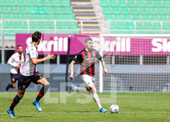 2021-04-18 - Rade Krunic of AC Milan in action during the Serie A 2020/21 football match between AC Milan vs Genoa CFC at the Giuseppe Meazza Stadium, Milan, Italy on April 18, 2021 - Photo FCI / Fabrizio Carabelli - AC MILAN VS GENOA CFC - ITALIAN SERIE A - SOCCER