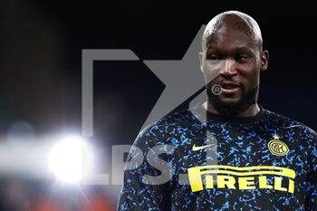 2021-04-18 - Romelu Lukaku of Internazionale during warm up before the Italian championship Serie A football match between SSC Napoli and FC Internazionale on April 18, 2021 at Diego Armando Maradona Stadium in Naples, Italy - Photo Federico Proietti / DPPI - SSC NAPOLI VS INTER - FC INTERNAZIONALE - ITALIAN SERIE A - SOCCER