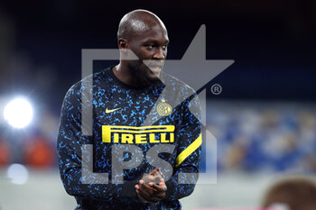 2021-04-18 - Romelu Lukaku of Internazionale during warm up before the Italian championship Serie A football match between SSC Napoli and FC Internazionale on April 18, 2021 at Diego Armando Maradona Stadium in Naples, Italy - Photo Federico Proietti / DPPI - SSC NAPOLI VS INTER - FC INTERNAZIONALE - ITALIAN SERIE A - SOCCER