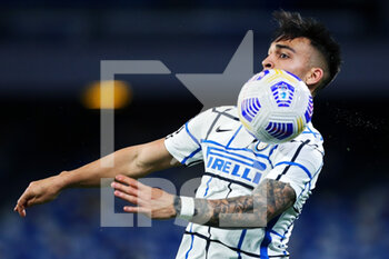2021-04-18 - Lautaro Martinez of Internazionale in action during the Italian championship Serie A football match between SSC Napoli and FC Internazionale on April 18, 2021 at Diego Armando Maradona Stadium in Naples, Italy - Photo Federico Proietti / DPPI - SSC NAPOLI VS INTER - FC INTERNAZIONALE - ITALIAN SERIE A - SOCCER