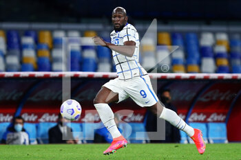 2021-04-18 - Romelu Lukaku of Internazionale in action during the Italian championship Serie A football match between SSC Napoli and FC Internazionale on April 18, 2021 at Diego Armando Maradona Stadium in Naples, Italy - Photo Federico Proietti / DPPI - SSC NAPOLI VS INTER - FC INTERNAZIONALE - ITALIAN SERIE A - SOCCER