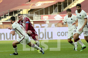 2021-04-18 - Andrea Belotti (Torino FC) shots on goal - TORINO FC VS AS ROMA - ITALIAN SERIE A - SOCCER