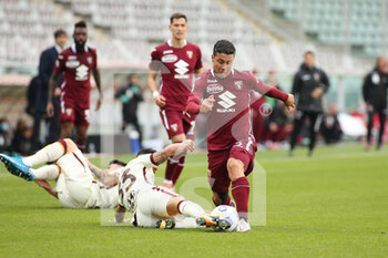 2021-04-18 - Bruno Peres (AS Roma) vs Armando Izzo (Torino FC) - TORINO FC VS AS ROMA - ITALIAN SERIE A - SOCCER