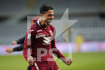 2021-04-18 - Armando Izzo (Torino FC) celebrates the victory - TORINO FC VS AS ROMA - ITALIAN SERIE A - SOCCER