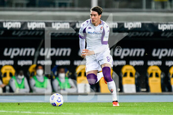 2021-04-20 - Dusan Vlahovic (ACF Fiorentina) in action - HELLAS VERONA VS ACF FIORENTINA - ITALIAN SERIE A - SOCCER