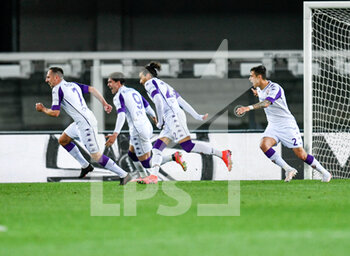 2021-04-20 - Martín Caceres (ACF Fiorentina) celebrates after scoring a goal 0-2 - HELLAS VERONA VS ACF FIORENTINA - ITALIAN SERIE A - SOCCER