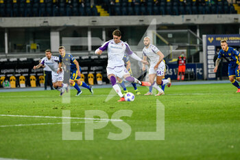 2021-04-20 - Dusan Vlahovic (ACF Fiorentina) shoot of penality - HELLAS VERONA VS ACF FIORENTINA - ITALIAN SERIE A - SOCCER