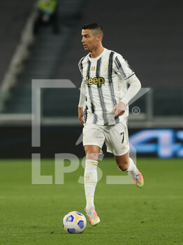 2021-04-21 - Cristiano Ronaldo (Juventus FC) contrls the ball - JUVENTUS FC VS PARMA CALCIO - ITALIAN SERIE A - SOCCER
