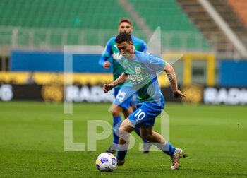 2021-04-21 - Filip Djuricic of US Sassuolo in action during the Serie A 2020/21 football match between AC Milan vs US Sassuolo at Giuseppe Meazza Stadium, Milan, Italy on April 21, 2021 - Photo FCI / Fabrizio Carabelli - AC MILAN VS US SASSUOLO - ITALIAN SERIE A - SOCCER