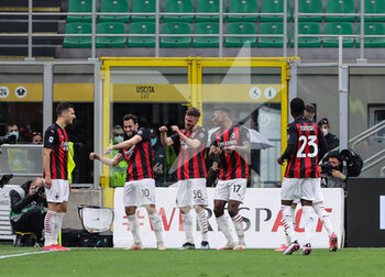 2021-04-21 - Hakan Calhanoglu of AC Milan celebrates with his teammates during the Serie A 2020/21 football match between AC Milan vs US Sassuolo at Giuseppe Meazza Stadium, Milan, Italy on April 21, 2021 - Photo FCI / Fabrizio Carabelli - AC MILAN VS US SASSUOLO - ITALIAN SERIE A - SOCCER