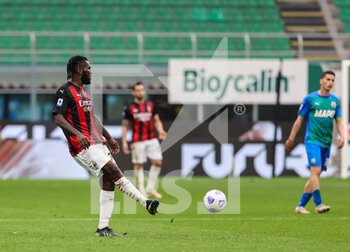 2021-04-21 - Franck Kessie of AC Milan in action during the Serie A 2020/21 football match between AC Milan vs US Sassuolo at Giuseppe Meazza Stadium, Milan, Italy on April 21, 2021 - Photo FCI / Fabrizio Carabelli - AC MILAN VS US SASSUOLO - ITALIAN SERIE A - SOCCER