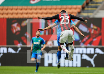 2021-04-21 - Fikayo Tomori of AC Milan fights for the ball during the Serie A 2020/21 football match between AC Milan vs US Sassuolo at Giuseppe Meazza Stadium, Milan, Italy on April 21, 2021 - Photo FCI / Fabrizio Carabelli - AC MILAN VS US SASSUOLO - ITALIAN SERIE A - SOCCER