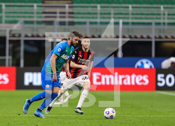2021-04-21 - Manuel Locatelli of US Sassuolo in action during the Serie A 2020/21 football match between AC Milan vs US Sassuolo at Giuseppe Meazza Stadium, Milan, Italy on April 21, 2021 - Photo FCI / Fabrizio Carabelli - AC MILAN VS US SASSUOLO - ITALIAN SERIE A - SOCCER