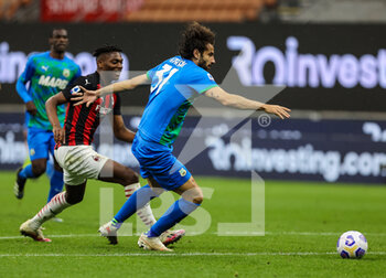 2021-04-21 - Rafael Leao of AC Milan fights for the ball against Gian Marco Ferrari of US Sassuolo during the Serie A 2020/21 football match between AC Milan vs US Sassuolo at Giuseppe Meazza Stadium, Milan, Italy on April 21, 2021 - Photo FCI / Fabrizio Carabelli - AC MILAN VS US SASSUOLO - ITALIAN SERIE A - SOCCER