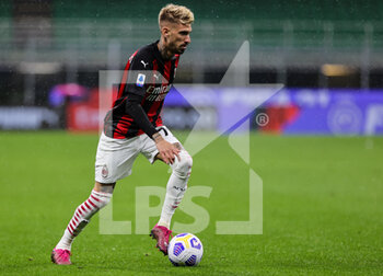 2021-04-21 - Samu Castillejo of AC Milan in action during the Serie A 2020/21 football match between AC Milan vs US Sassuolo at Giuseppe Meazza Stadium, Milan, Italy on April 21, 2021 - Photo FCI / Fabrizio Carabelli - AC MILAN VS US SASSUOLO - ITALIAN SERIE A - SOCCER