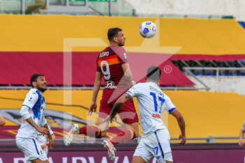 2021-04-22 - Edin Dzeko of AS Roma seen in action during the Italian Football Championship League A 2020/2021 match between AS Roma vs Atalanta at the Olimpic Stadium in Rome. - AS ROMA VS ATALANTA BC - ITALIAN SERIE A - SOCCER