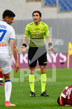 2021-04-22 - Gianpaolo Calvarese referee seen in action during the Italian Football Championship League A 2020/2021 match between AS Roma vs Atalanta at the Olimpic Stadium in Rome. - AS ROMA VS ATALANTA BC - ITALIAN SERIE A - SOCCER