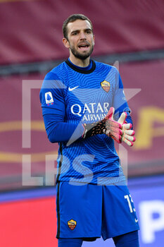 2021-04-22 - Pau Lopez of AS Roma seen in action during the Italian Football Championship League A 2020/2021 match between AS Roma vs Atalanta at the Olimpic Stadium in Rome. - AS ROMA VS ATALANTA BC - ITALIAN SERIE A - SOCCER