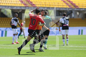 2021-04-25 - Nicolas Viola (Benevento Calcio) esulta dopo aver messo a segno il goal del 1-2 - BENEVENTO VS UDINESE - ITALIAN SERIE A - SOCCER