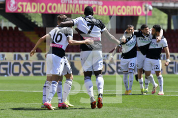 2021-04-25 - Udinese Calcio esulta dopo aver messo a segno il goal del 1-3 - BENEVENTO VS UDINESE - ITALIAN SERIE A - SOCCER
