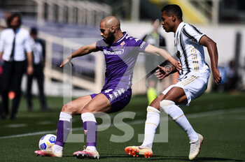 2021-04-25 - Sofyan Amrabat of ACF Fiorentina in action against Alex Sandro of Juventus FC - ACF FIORENTINA VS JUVENTUS FC - ITALIAN SERIE A - SOCCER