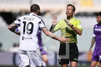 2021-04-25 - protests with the referee of Juventus FC protests with the referee Daniele Massa - ACF FIORENTINA VS JUVENTUS FC - ITALIAN SERIE A - SOCCER