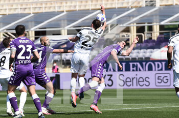 2021-04-25 - Adrien Rabiot of Juventus FC touches the ball with his hand in action against Dusan Vlahovic of ACF Fiorentina  - ACF FIORENTINA VS JUVENTUS FC - ITALIAN SERIE A - SOCCER
