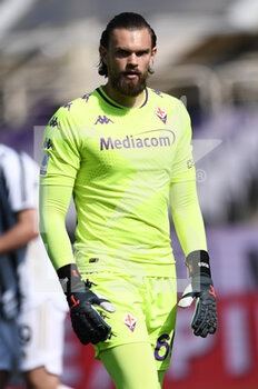 2021-04-25 - Bartlomiej Dragowski of ACF Fiorentina in action - ACF FIORENTINA VS JUVENTUS FC - ITALIAN SERIE A - SOCCER