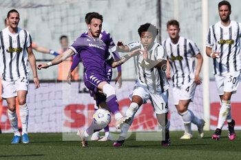 2021-04-25 - Weston Mckennie of Juventus FC in action against Gaetano Castrovilli of ACF Fiorentina  - ACF FIORENTINA VS JUVENTUS FC - ITALIAN SERIE A - SOCCER