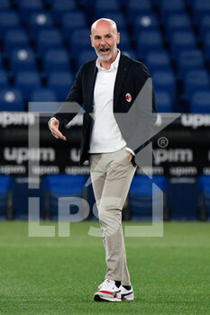2021-04-26 - Stefano Pioli coach of AC Milan seen in action during the Italian Football Championship League A 2020/2021 match between SS Lazio vs AC Milan at the Olimpic Stadium in Rome. - SS LAZIO VS AC MILAN - ITALIAN SERIE A - SOCCER