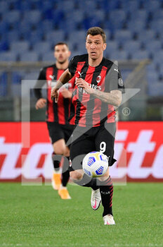 2021-04-26 - Mario Mandzukic of AC Milan seen in action during the Italian Football Championship League A 2020/2021 match between SS Lazio vs AC Milan at the Olimpic Stadium in Rome. - SS LAZIO VS AC MILAN - ITALIAN SERIE A - SOCCER