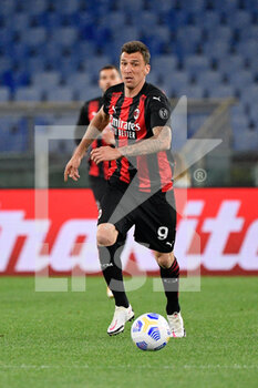 2021-04-26 - Mario Mandzukic of AC Milan seen in action during the Italian Football Championship League A 2020/2021 match between SS Lazio vs AC Milan at the Olimpic Stadium in Rome. - SS LAZIO VS AC MILAN - ITALIAN SERIE A - SOCCER